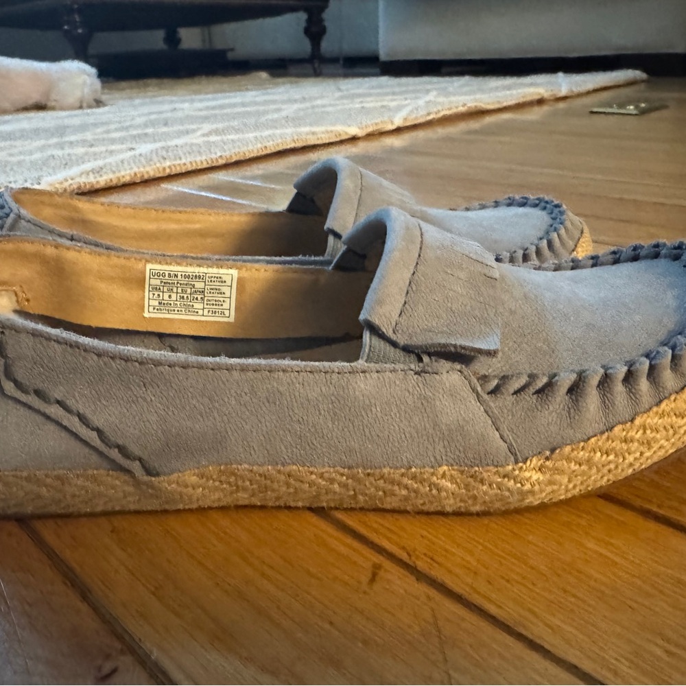 NIB UGG Light Gray Suede Moccassin